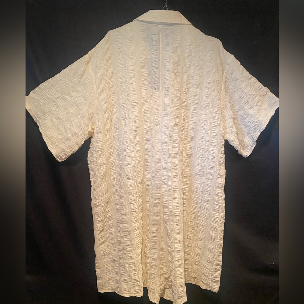 PrettyLittleThing Off-White Textured romper - Picture 2 of 6